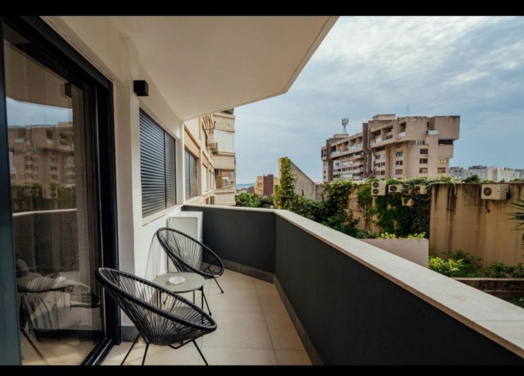 Black Queen Apartment Split Exterior photo